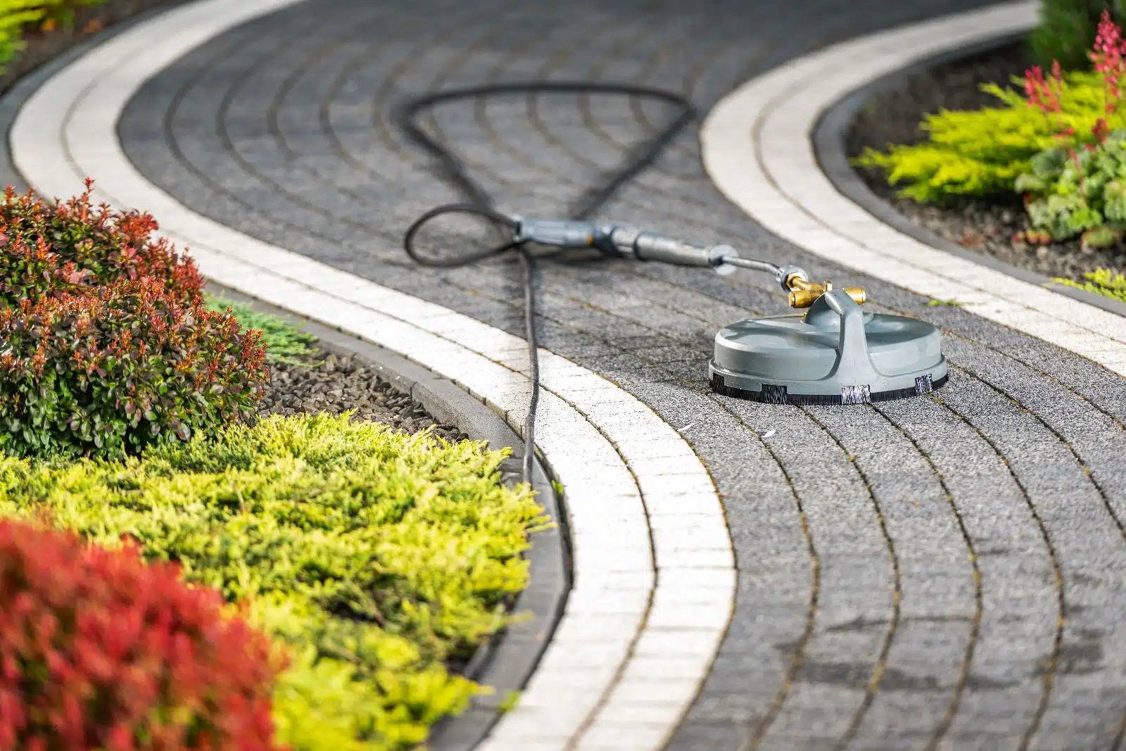 Staats Reinigungsservice für Gewerbeflächen, Terrassen, Parkplätze, Eingangsbereiche, Gehwege uvm.