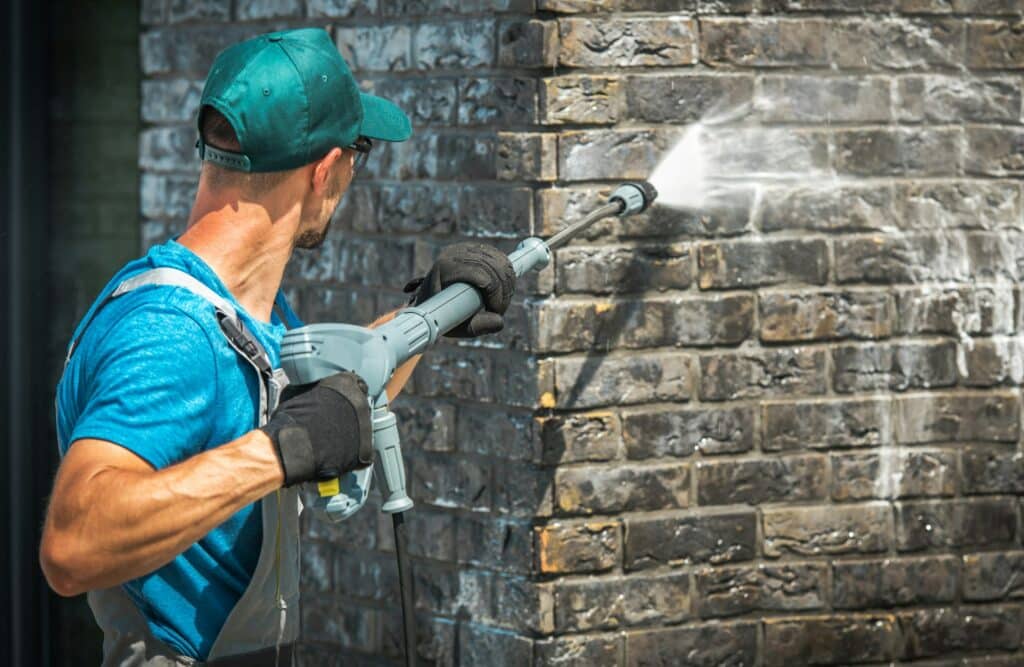 Beton- und Steinwandreinigung - Gründliche Reinigung für langlebige und gepflegte Oberflächen