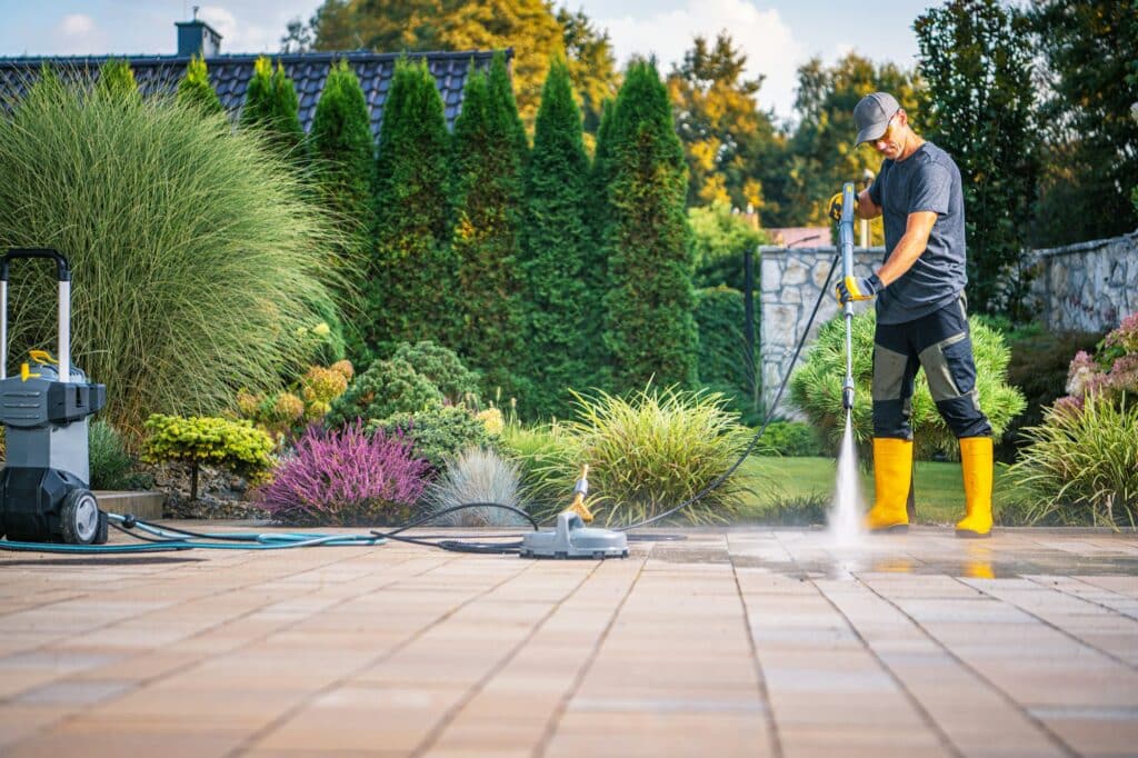 Terrassenreinigung - Professionelle Pflege für Ihre Außenflächen